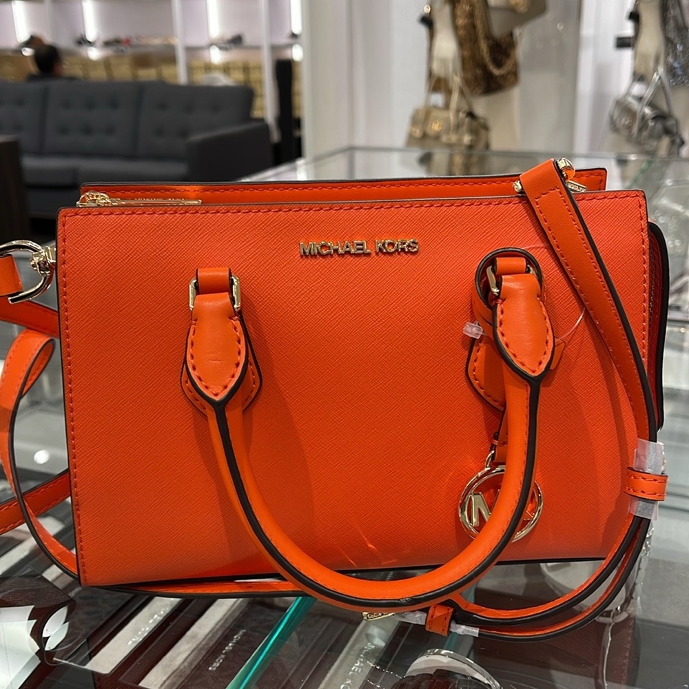 MICHAEL KORS
Sheila Small Faux Saffiano Leather Satchel
Poppy 
NWT